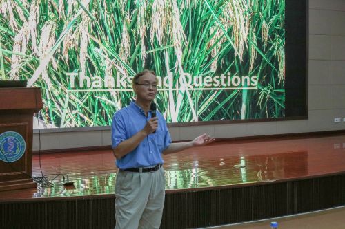 谢放鸣与同学们互动